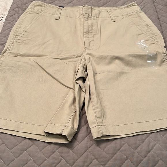 GAP 9" Downtown Khaki Bermuda Shorts/NWT/6 - Picture 3 of 12
